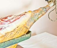 Cómo conservar una pata de jamón serrano: cuánto dura entera y después de cortada
