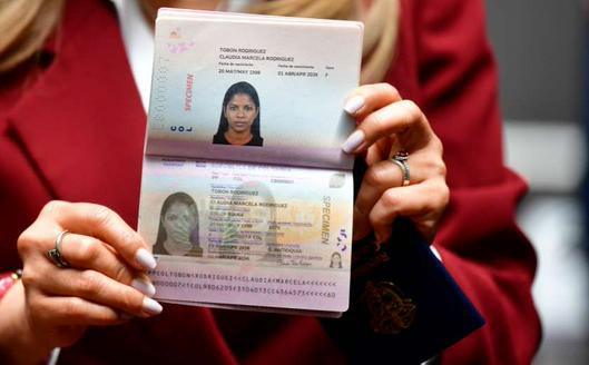 Cancillería y Imprenta Nacional enfrentan disputa legal por informe sobre modelo de pasaportes en Colombia