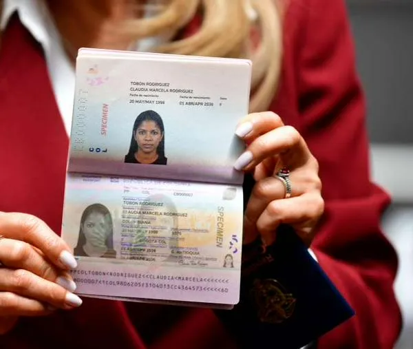 Cancillería rastrea por qué informe de la Imprenta avala modelo de pasaportes de Petro
