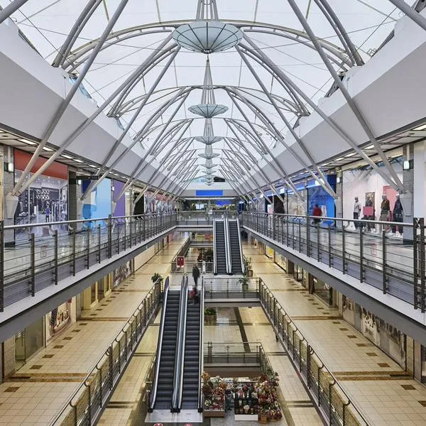 Centro comercial Fundadores en Colombia anuncio cierre temporal tras incendio