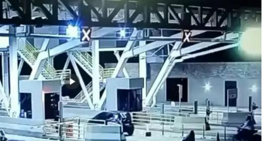 Aparece video del momento exacto en que abandonan carro bomba y explotan peaje en Casanare