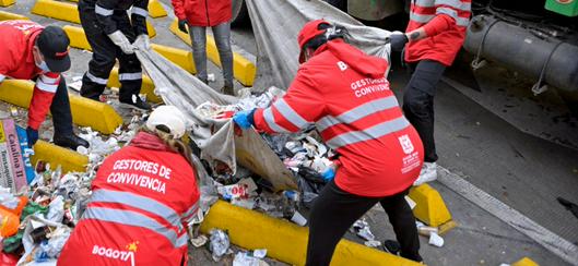 Distrito retira cambuches en la calle 26 de Bogotá para recuperar espacio público y ofrecer asistencia social