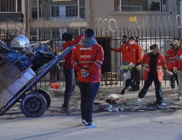 Jornada nocturna de recuperación de espacio público en Barrios Unidos dejó cambuches desmontados 
