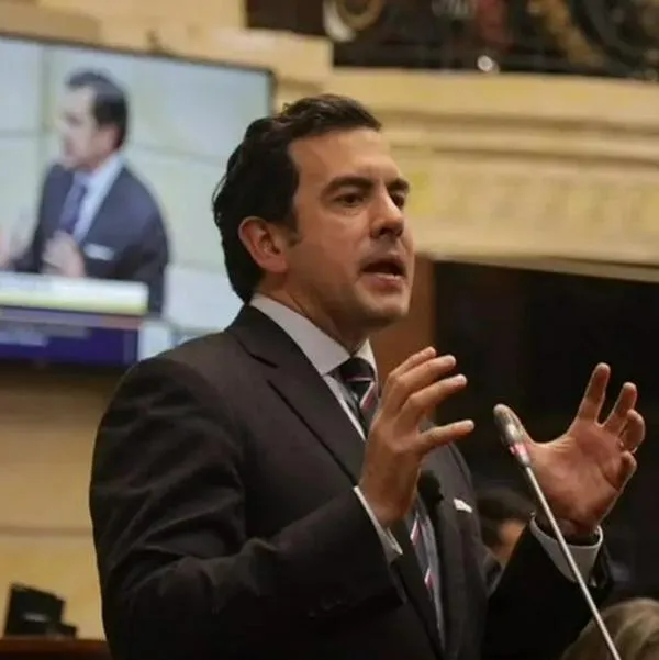 Surge otra versión sobre por qué habría salido Rodrigo Lara del Gobierno