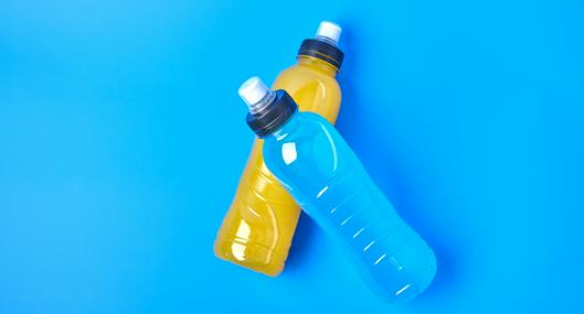 ¿Agua o bebida con electrolitos? Qué conviene tomar al entrenar
