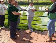 Cerca de 70 mujeres participaron en el replante de 30 árboles y arbustos de ocho especies en el parque Timiza de Kennedy 