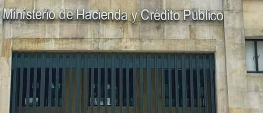 Renuncia del equipo legislativo del Ministerio de Hacienda genera debate por errores en trámite del presupuesto