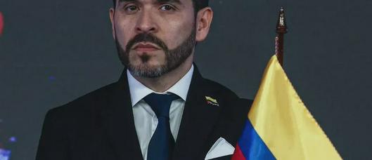 Presidente Abelardo de la Espriella protagoniza intercambio informal con alcalde durante anuncio de subsidios en Risaralda