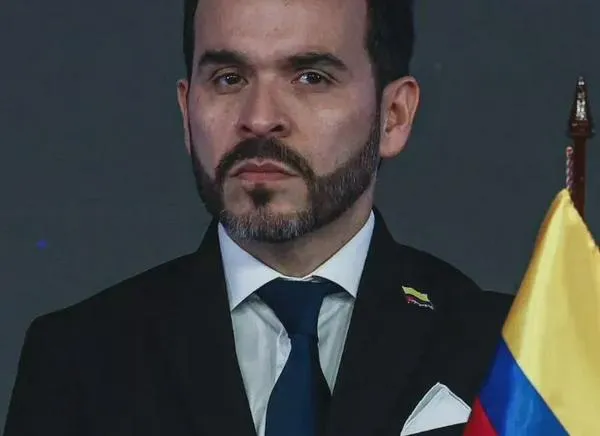 Alcalde le sacó la piedra a Abelardo en plena intervención