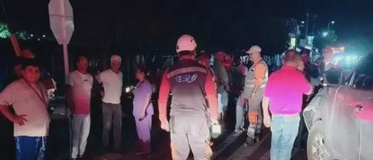 Dos jóvenes sufren graves lesiones en accidente entre moto y camioneta en la vía a Ciudadela El Jardín, Lérida, Tolima