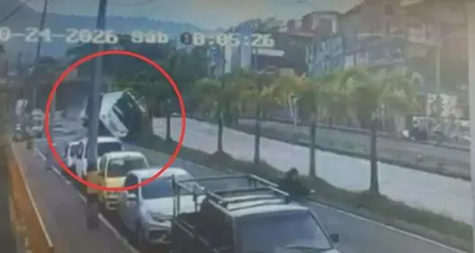Aparece impactante video del bus que se accidentó en Medellín cuando iba a peregrinación; hubo fallecida