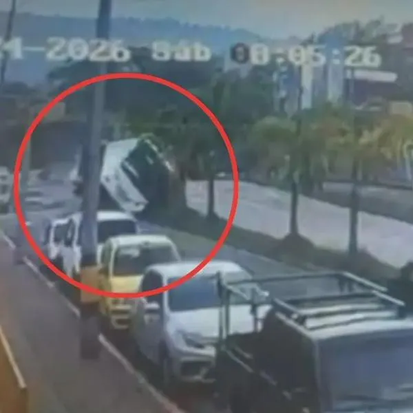 Imágenes del video del accidente de un bus que iba a peregrinación en Medellín