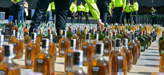 Autoridades alertan sobre riesgos de licor adulterado en Halloween y entregan recomendaciones para evitar intoxicaciones en Bogotá