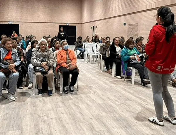 Bogotá reunió a distintas generaciones en un encuentro ciudadano en Los Mártires 
