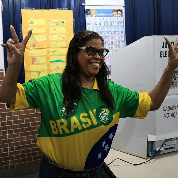 Brasil extiende las votaciones dos horas más: sigue cerrada disputa