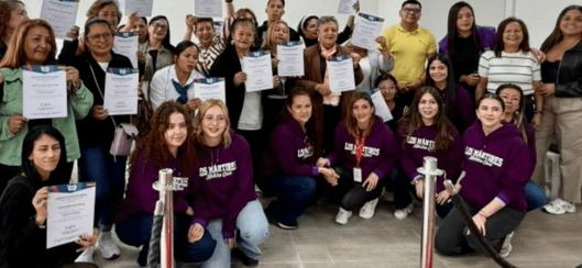 Mujeres emprendedoras de Los Mártires reciben reconocimiento por fortalecer su autonomía económica en Bogotá