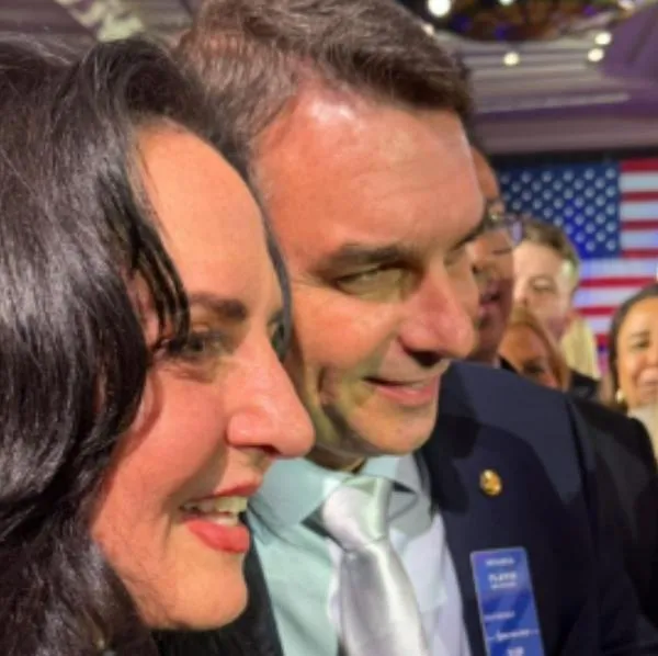 La exsenadora María Fernanda Cabal reaccionó al triunfo de Lula da Silva en Brasil enviando un mensaje de apoyo a Flávio Bolsonaro tras el reñido balotaje.