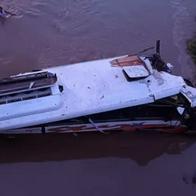 Un bus con la agrupación de Kbeto Zuleta cayó al río Ariguaní en la vía El Difícil-Bosconia. El trágico saldo preliminar es de dos muertos y 20 heridos.
