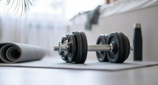 Estas pesas ajustables 5 en 1 pueden convertir cualquier rincón de la casa en un gimnasio