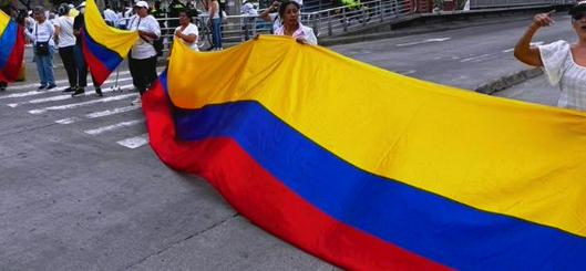 Habitantes de la comuna 9 de Cali realizan plantón por aumento de inseguridad tras desalojos en El Calvario