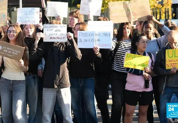 Francia: el Gobierno se reúne con los líderes de las protestas tras prometer "respuestas concretas"