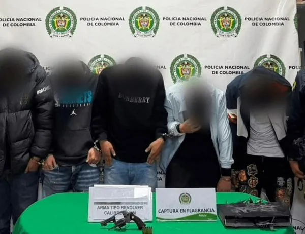 Golpe al hurto de vehículos en Bogotá: seis capturados y dos carros recuperados en dos operativos 