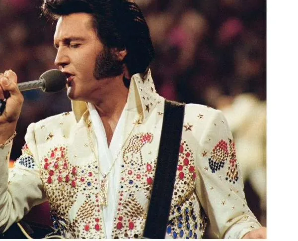 Herederos de Elvis Presley demandan a Anthropic por usar 274 canciones y entrenar a Claude