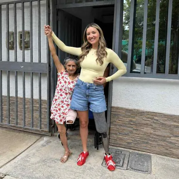 Daniela Álvarez y Fundación Santo Domingo dan prótesis amputados tras terremoto