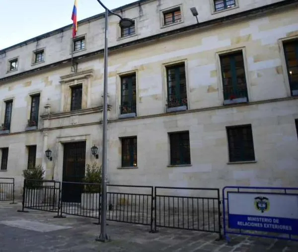 Sindicato de Cancillería alerta salida de embajadores de carrera por designaciones políticas