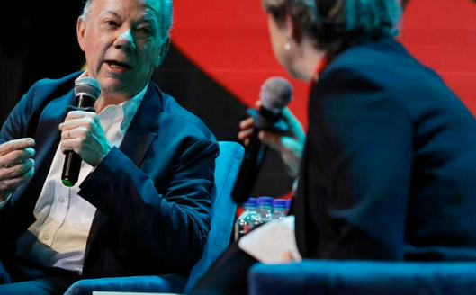 Juan Manuel Santos inicia gira internacional a 10 años del Acuerdo de Paz en medio de recortes y cambios en la verificación de la ONU
