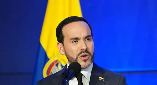 De la Espriella destapa millonario gasto en contratos y anuncia fuerte recorte desde 2027