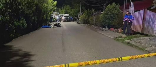 Accidente entre dos motocicletas en la vía al Cañón del Combeima en Ibagué deja un adolescente fallecido y dos heridos
