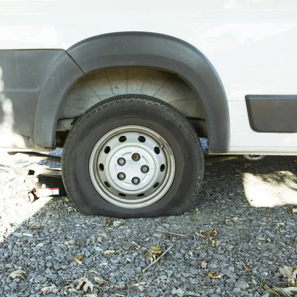 Kit para reparar llantas de carro en Colombia: incluye compresor portátil de 120