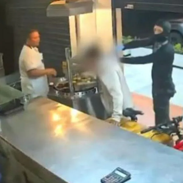 Momento del secuestro de una joven en una panadería de Guacarí, Valle del Cauca