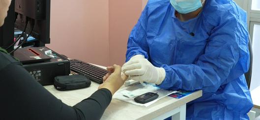 Aumentan casos de cáncer de mama y cuello uterino en Bogotá mientras persiste baja cobertura de tamizajes