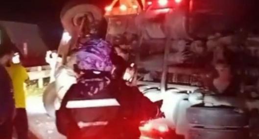 Grave accidente en la vía Bogotá-Girardot provocó cierre total; tractomula perdió el control