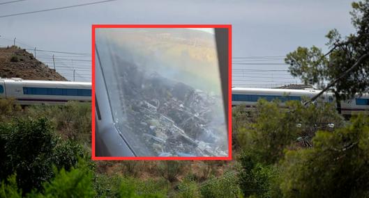 Impresionante choque de dos trenes deja más de 40 muertos; vagones cayeron por pendiente