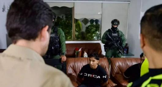 El otro delito que ya tenía hijo de Valenciano, capturado en Medellín; tenía prisión domiciliaria