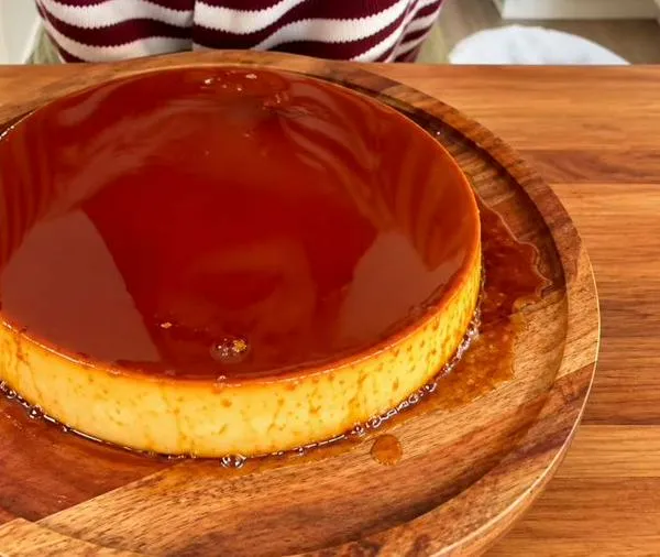 Flan de café de olla cremoso con panela y canela