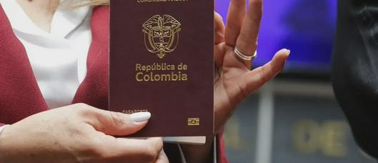 Cancillería de Colombia firma contrato transitorio con Unión Temporal Documentos de Viaje 2027 para garantizar entrega de pasaportes