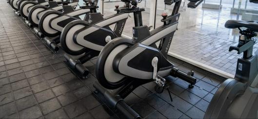 Bogotá ofrece clase gratuita de spinning con temática de Halloween en CEFE Chapinero el 29 de octubre