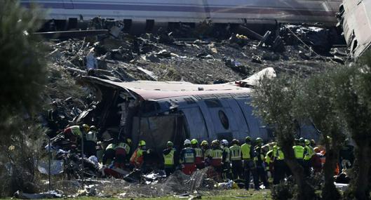 Primeras fotos del interior de uno de los trenes que se accidentó en España; van 69 muertos