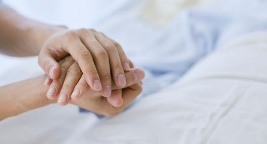 Entre la vida y la muerte permanece mujer atacada con químico por su pareja sentimental