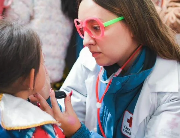Cruz Roja Bogotá entrega recomendaciones para cuidar la salud durante las celebraciones de Halloween y el puente festivo 