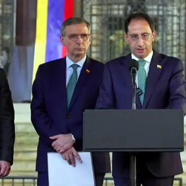 Gobierno plantea que el 70% del ajuste fiscal saldrá de recortes al Estado y que el 10% de mayores ingresos asumirá nuevos aportes