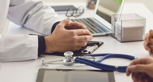 Gobierno propone ajuste a cotizaciones de salud con tarifas escalonadas para trabajadores e independientes en Colombia