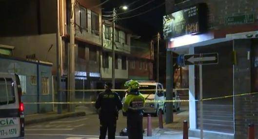 Balacera en licorera de Bogotá dejó un presunto ladrón muerto: otros dos escaparon