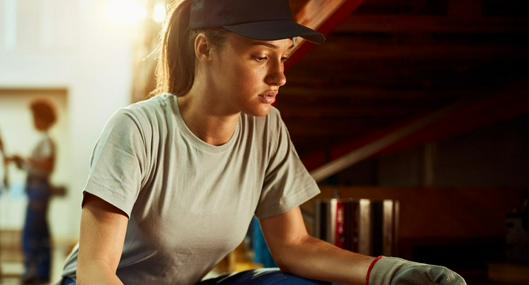 Liderazgo femenino e innovación técnica transforman la industria ferretera de Colombia