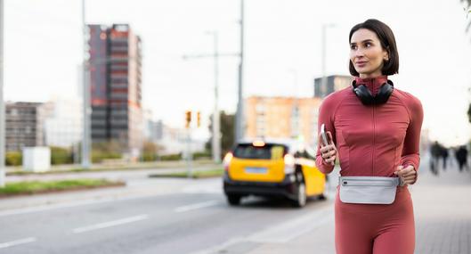 Estos forros para celular también funcionan como bolso y son ideales para salir sin cargar una cartera