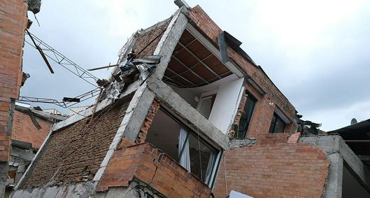 Preocupación en Cali por edificio que está al borde del colapso; vecinos piden ayuda